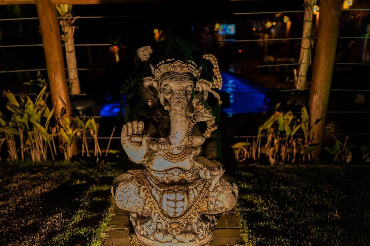 ॐ Rosa Astral ॐ Hotel Praia do Rosa Bagian luar foto
